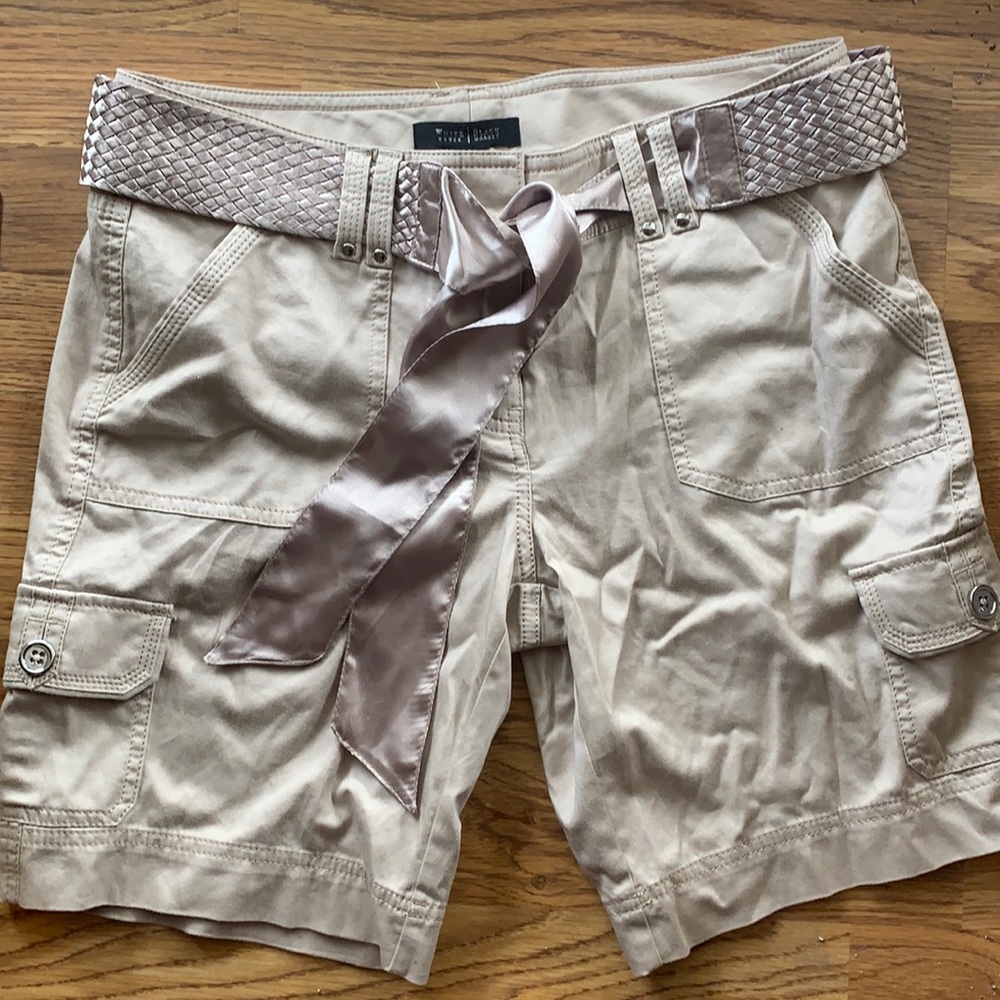 Never worn White House Black Market khaki shorts sz 6